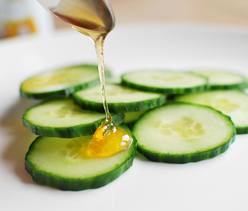 Đánh bay khô môi, trang điểm nổi bật hơn với mật ong 4