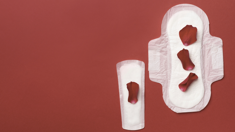 Máu kinh ra ít và có màu nâu đen​ có nguy hiểm không?