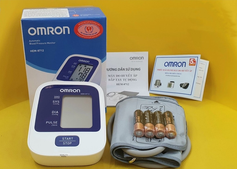 Review máy đo huyết áp Omron Hem-8712 5