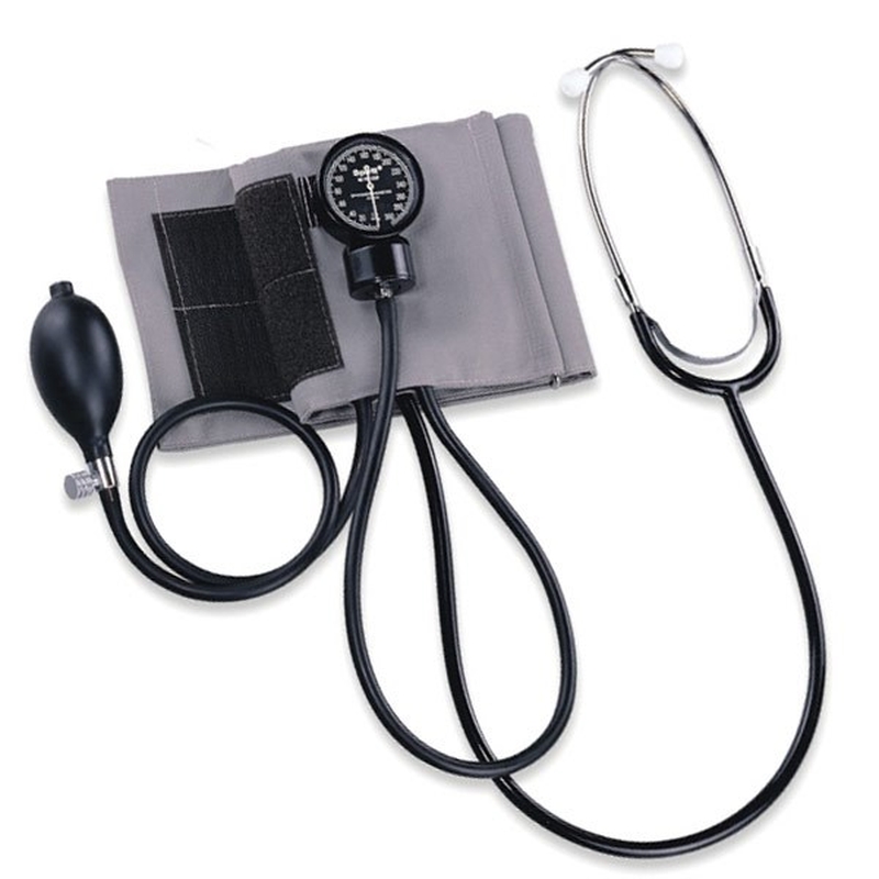 nen-mua-may-do-huyet-ap-dien-tu-hay-may-do-huyet-ap-co-cua-nhat-1