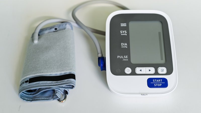 máy đo huyết áp ngày càng trở thành thiết bị quen thuộc trong mỗi gia đình
