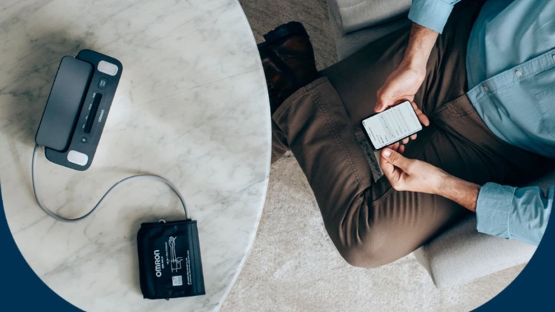 ECG Omron HEM 7530T là dòng cao cấp, có khả năng phát hiện rung nhĩ và theo dõi dữ liệu chuyên sâu