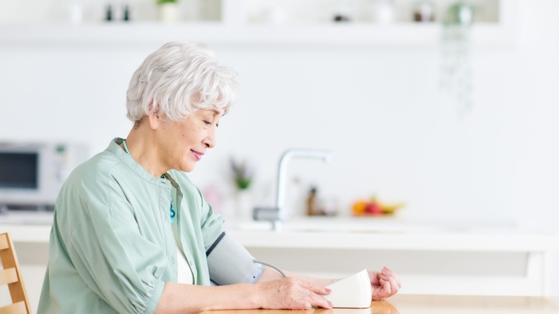 Một số dòng máy của Omron tích hợp nhiều tính năng thông minh