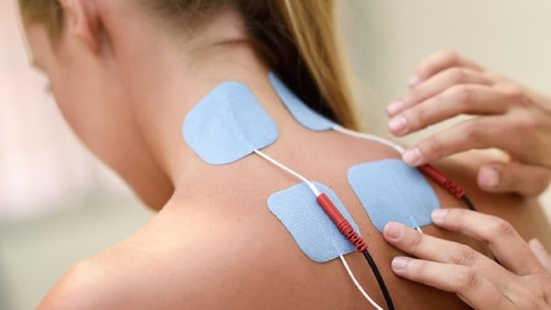 may-massage-xung-dien-giai-phap-hieu-qua-cho-con-dau-co-ba 4