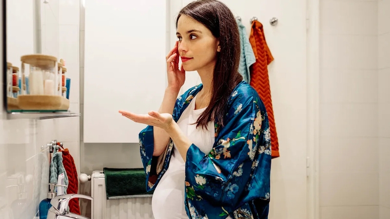 Mẹ bầu có được dùng mỹ phẩm không? Những thành phần mỹ phẩm mẹ bầu cần tránh sử dụng 4