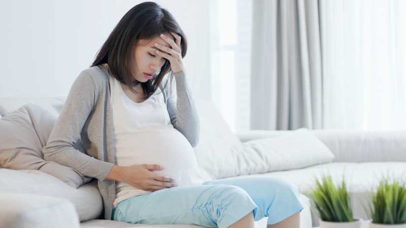 Khó thở trong thai kỳ có thể khiến mẹ bầu cảm thấy mệt mỏi và lo lắng