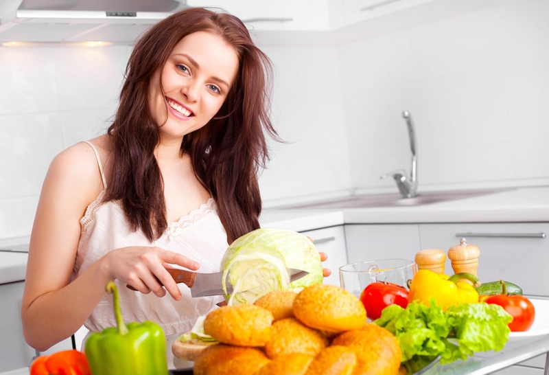 Mẹ bầu sau khi sinh mổ ăn bắp cải được không?