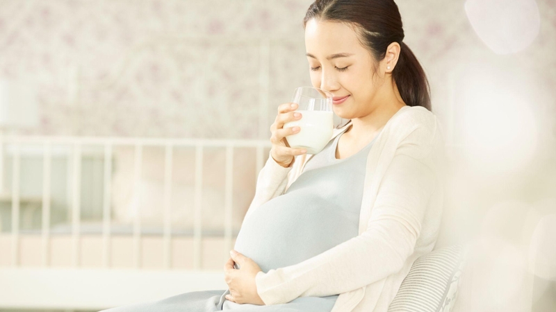 Mẹ bầu nên bổ sung sữa từ tuần thứ 20