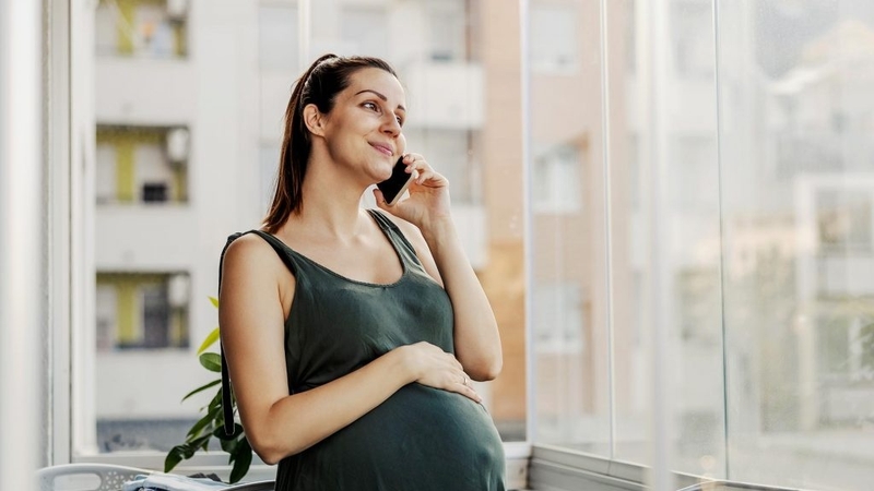 Mẹ bầu xem điện thoại nhiều có sao không? Lời khuyên từ chuyên gia 2