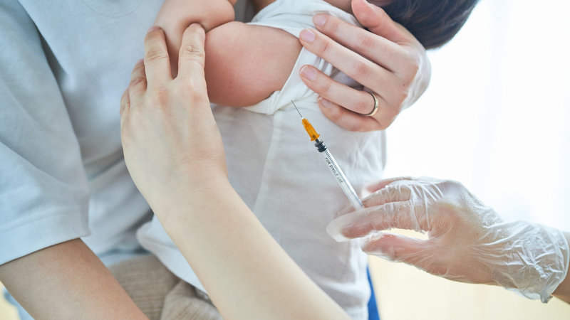 Ngay sau khi sinh, trẻ sơ sinh cần được tiêm mũi vắc xin viêm gan B