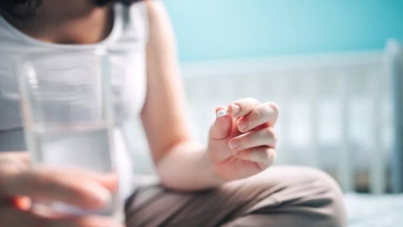 Mẹ bị viêm họng có nên cho con bú không? Cần lưu ý điều gì? 1