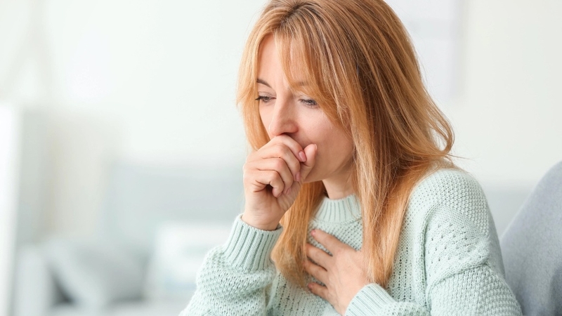 Mẹ bị viêm họng có nên cho con bú không? Cần lưu ý điều gì? 2