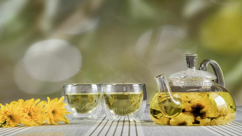 Các mẹ bỉm có thể sử dụng trà hoa cúc như một thức uống tốt cho cơ thể