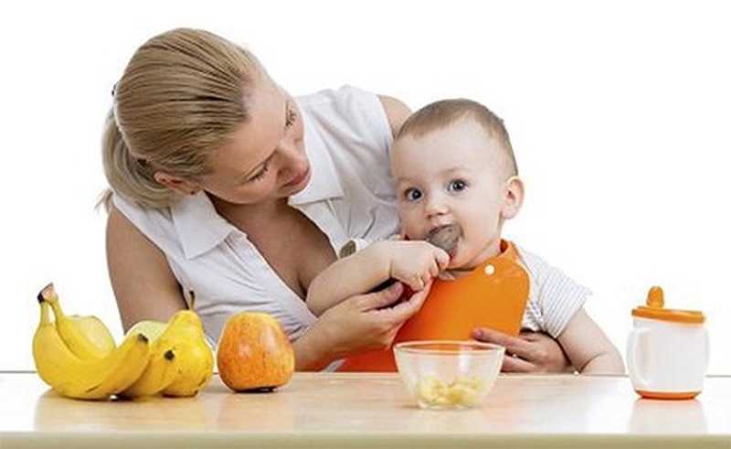 mach-me-cach-bo-sung-vitamin-c-cho-tre-duoi-1-tuoi-an-toan-hieu-qua-1