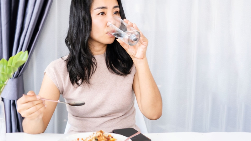 Ăn uống đầy đủ và cân đối