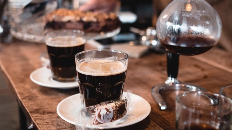 Chất kích thích như cà phê không tốt cho mẹ bỉm