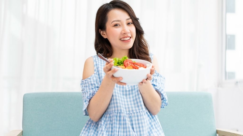 Mẹ cho con bú cần ăn uống lành mạnh với đủ chất để đảm bảo chất lượng sữa