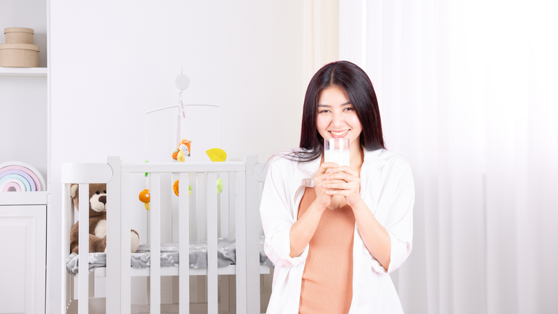 Giải đáp mẹ cho con bú uống sữa tươi không đường được không