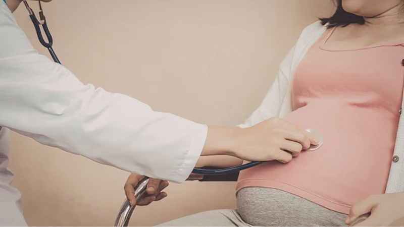 Theo dõi thai kỳ theo chỉ định bác sĩ để đảm bảo an toàn cho thai nhi