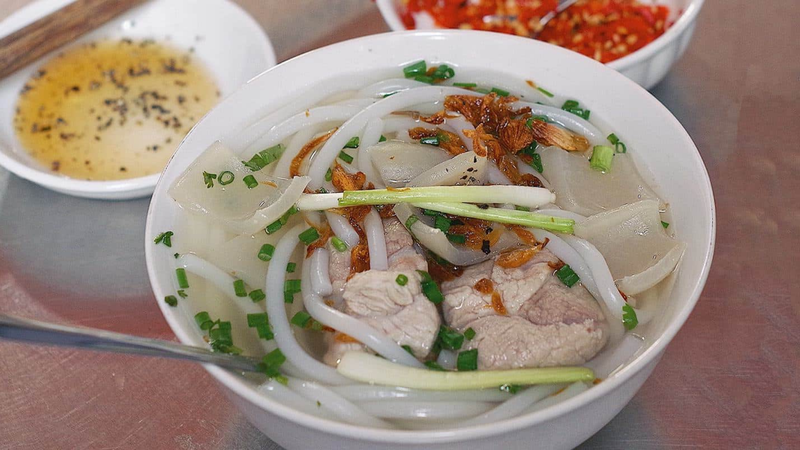 Mẹ sau sinh ăn bánh canh được không? Món ngon tốt cho mẹ 2