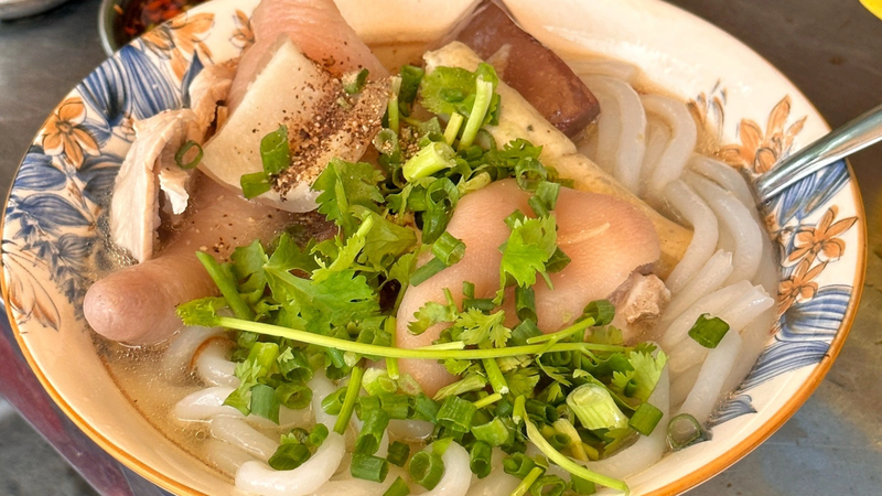 Mẹ sau sinh ăn bánh canh được không? Món ngon tốt cho mẹ 3