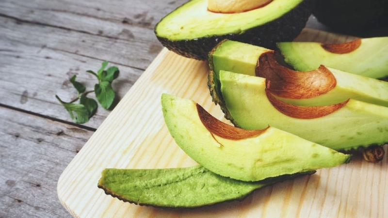 Mẹ sau sinh ăn được quả bơ không? Những lợi ích tuyệt vời của quả bơ 2