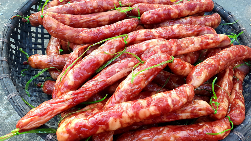 Mẹ sau sinh ăn lạp xưởng được không? Có gây mất sữa không? 1