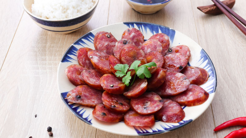 Mẹ sau sinh ăn lạp xưởng được không? Có gây mất sữa không? 2