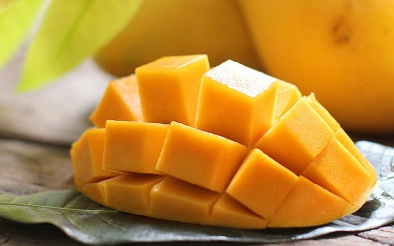 Mẹ sau sinh ăn xoài được không? Gợi ý cách chọn xoài ngon cho sản phụ