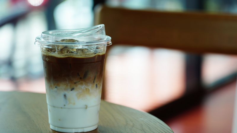 Mẹ nên uống đúng lượng, đúng thời điểm và theo dõi phản ứng của bé