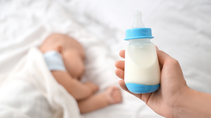 Đọc kỹ bảng thành phần và hướng dẫn sử dụng khi uống sữa công thức