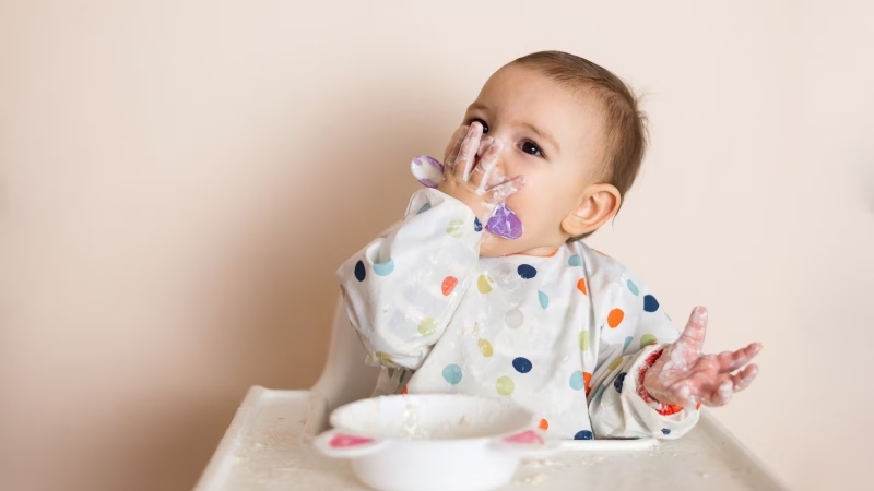 Hỏi đáp mẹ và bé: Bé 5 tháng ăn dặm được chưa? 2