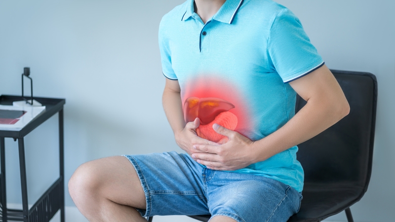 Khi men gan tăng cao, chức năng gan suy yếu, dẫn đến việc các chất độc như bilirubin không được chuyển hóa và đào thải hiệu quả