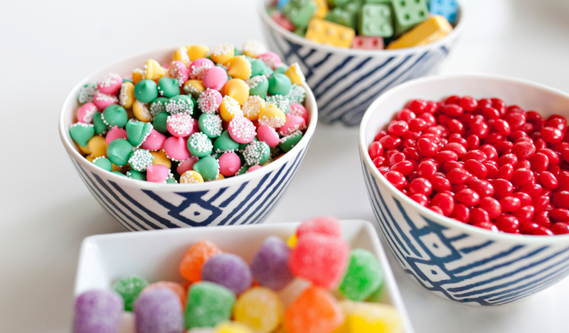 Cách khắc phục men răng yếu: Hạn chế ăn thực phẩm khử khoáng men răng