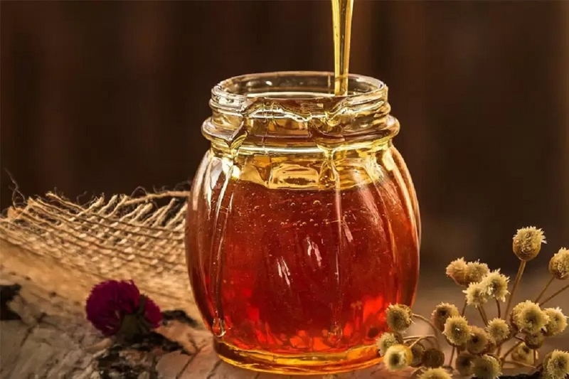 Chữa ê buốt răng tại nhà bằng mật ong và nước ấm