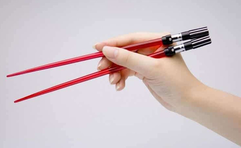 Mẹo chữa hóc xương cá bằng đũa cực kỳ đơn giản2