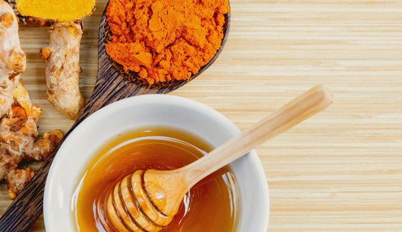 Chữa nhiệt miệng bằng mật ong là biện pháp loại bỏ nhiệt miệng an toàn