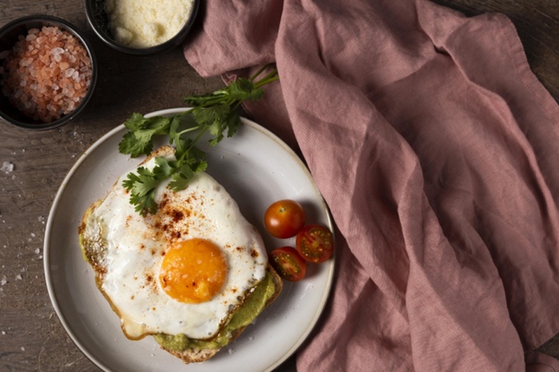 Thưởng thức một bữa ăn sáng với trứng sau khi thức dậy sau cơn say sẽ làm bạn cảm thấy khoẻ khoắn hơn