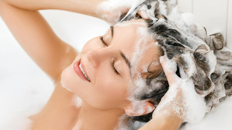 Mẹo nhỏ khi gội đầu giúp tóc mềm mượt gấp 2 lần 2