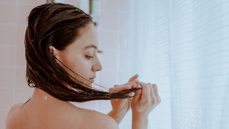 Mẹo nhỏ khi gội đầu giúp tóc mềm mượt gấp 2 lần 3