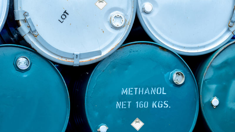 Methanol là chất cực độc, không màu, không mùi, dễ bị nhầm lẫn với ethanol