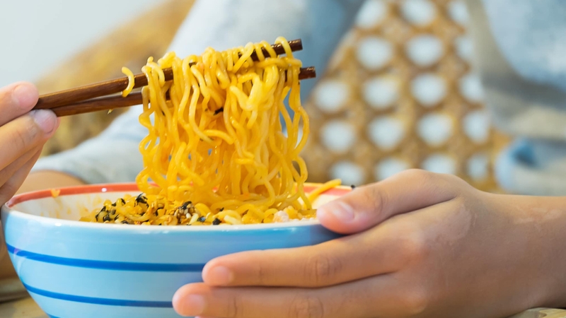 Mì tôm làm từ bột gì? Những điều bạn cần biết 3