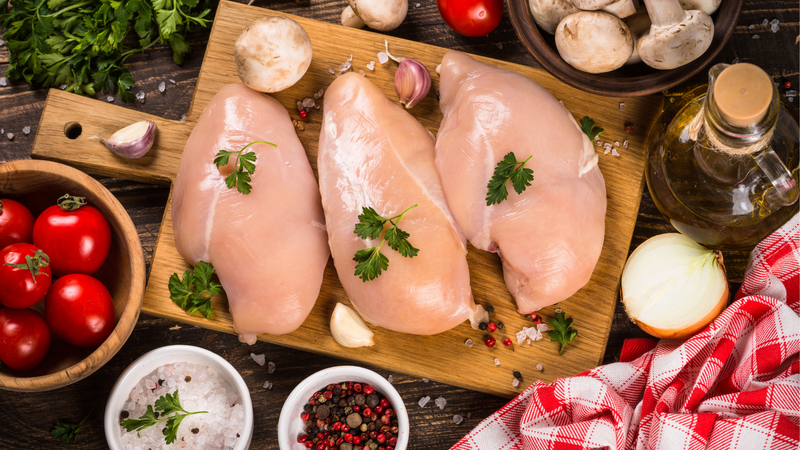 Lựa chọn phần ức gà không da giúp giảm lượng calo đáng kể