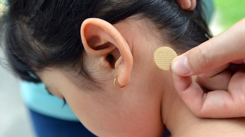 Những lưu ý khi sử dụng miếng dán chống say xe 2