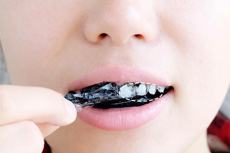 Miếng dán trắng răng loại nào tốt: Anriea Black Tooth Whitening