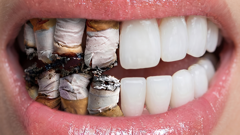 Hút thuốc lá có thể gây ra tình trạng miệng hôi và đắng