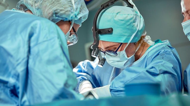 Mổ bóc tách u xơ tử cung thực hiện như thế nào? Có để lại biến chứng không? 2