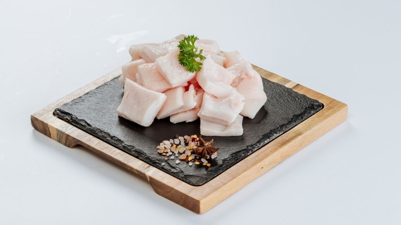 Mỡ heo có hương vị thơm ngon, phù hợp để chế biến nhiều món
