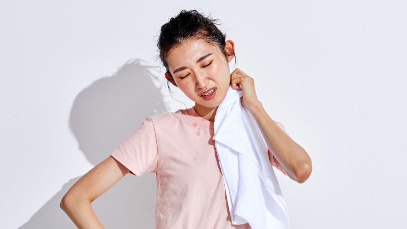 Mồ hôi có mùi khai là do đâu?