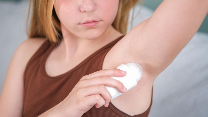 Sử dụng các sản phẩm khử mùi để lấn át mùi hương khó chịu